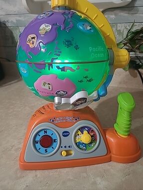 VTech Light & Flight Discovery Globe - Green/Purple